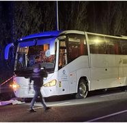 BREAKING NEWS! A fost ucis pe loc! Autocar plin cu suporteri, atacat pe autostradă